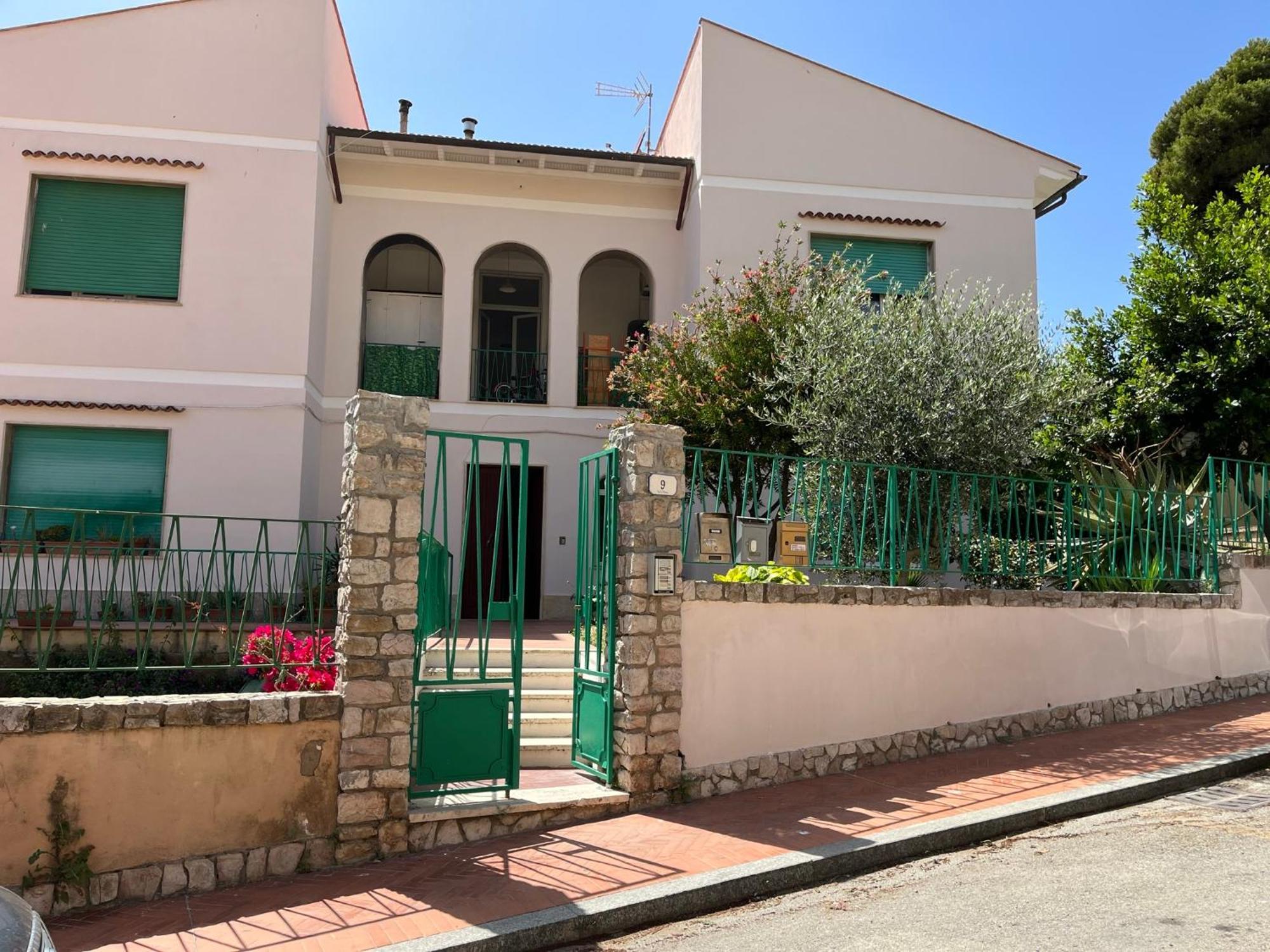 Bed And Coffee Rooms Portoferraio Exterior photo